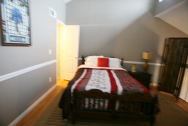 Building Photo - 6909 N Lagoon Dr