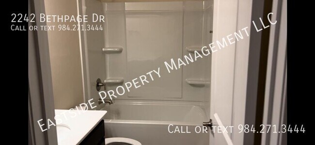 Building Photo - 2242 Bethpage Dr