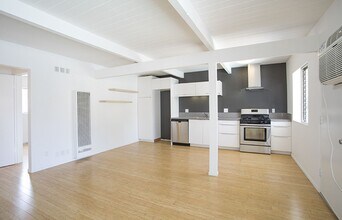 Building Photo - Newly Renovated 1 and 2 Bedroom apartments