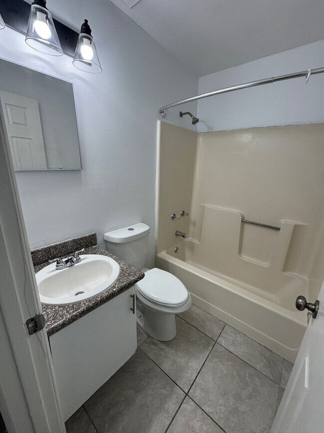 Building Photo - 1191 Bentley Rd