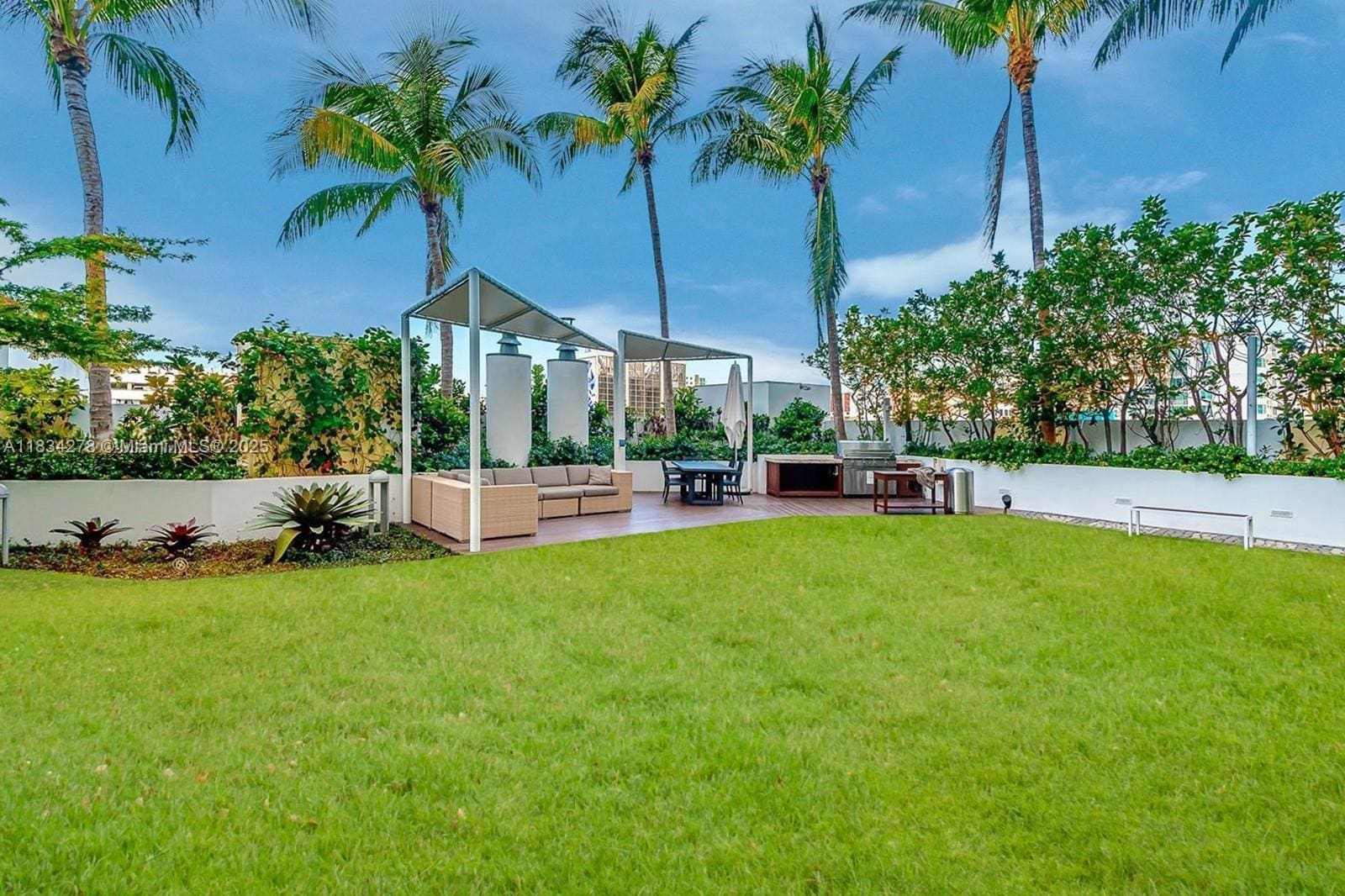 Building Photo - 2020 N Bayshore Dr