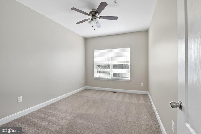 Building Photo - 10228 Nuthatch Dr