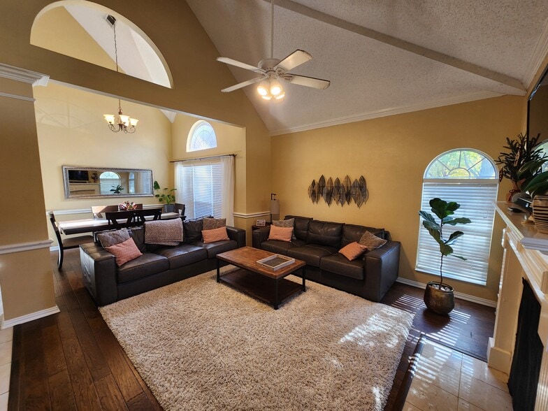 Building Photo - 929 Parker Dr