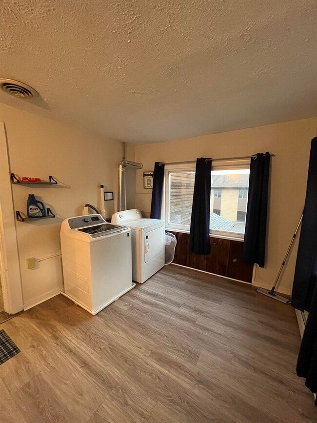 Building Photo - 486 Main St