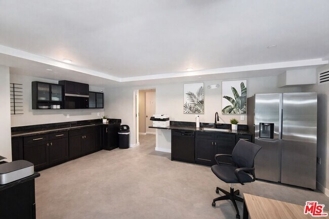 Building Photo - 10867 Fruitland Dr