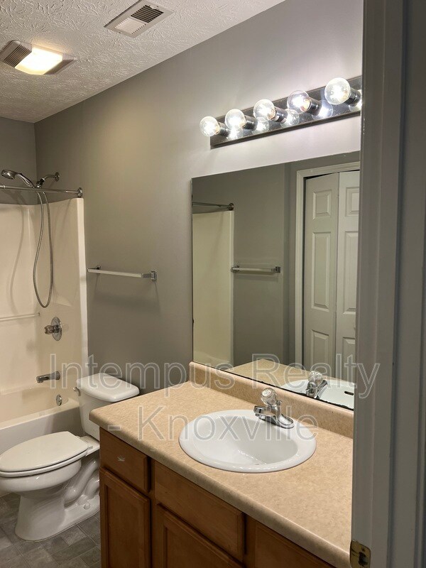Building Photo - 7361 Carowinds Ln