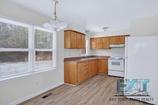 Building Photo - Cozy 3 Bed. 1 Bath Country Home