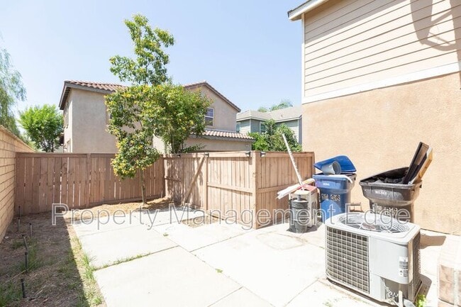 Building Photo - 1906 Flint Ct