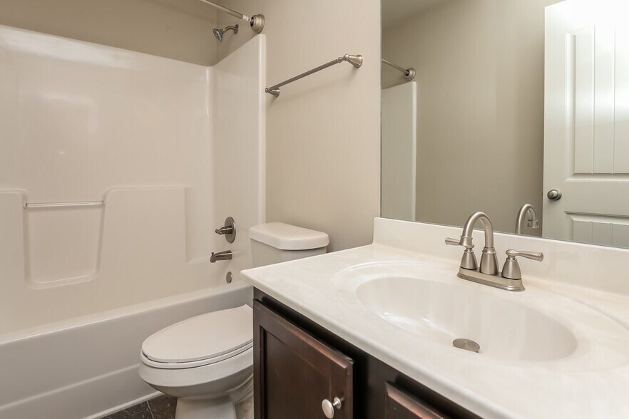 Building Photo - 900 Walnut Woods Dr