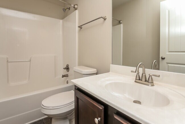 Building Photo - 900 Walnut Woods Dr
