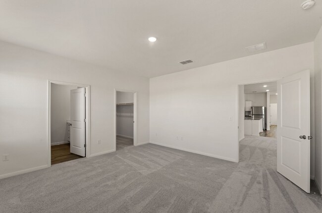 Building Photo - Amazing home ready to move in!