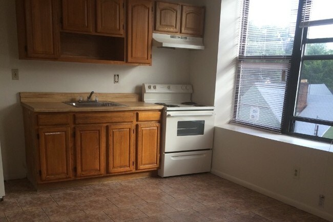 Primary Photo - 105 Park Ave