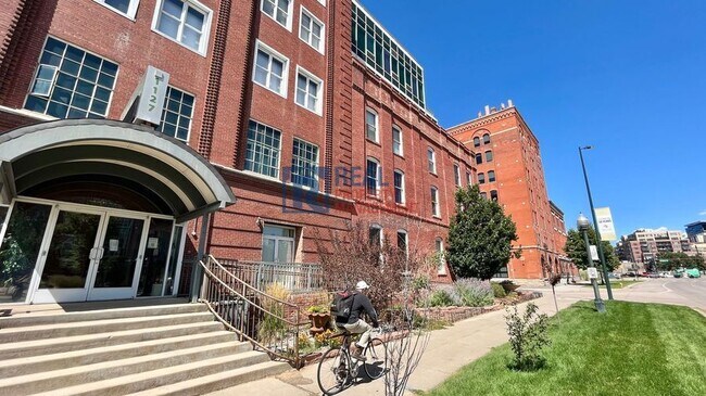 Primary Photo - 1127 Auraria Pkwy
