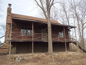 Building Photo - Unique 3 Bed 2 Bath Cabin In The Heart of Columbia!