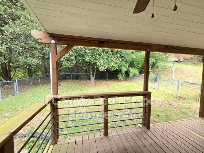 Building Photo - 3934 Kensington Dr