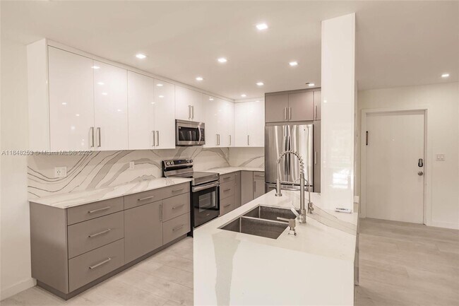 Building Photo - 4100 N 58th Ave