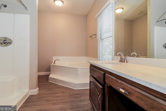 Building Photo - 8601 Stone Creek Ct