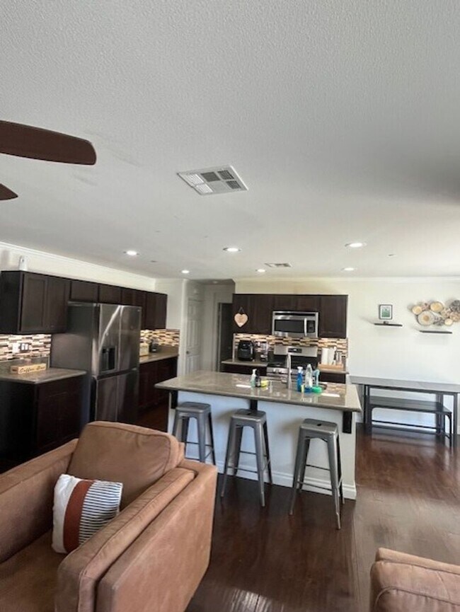 Building Photo - Beautiful, Spacious Home with solar-Desira...