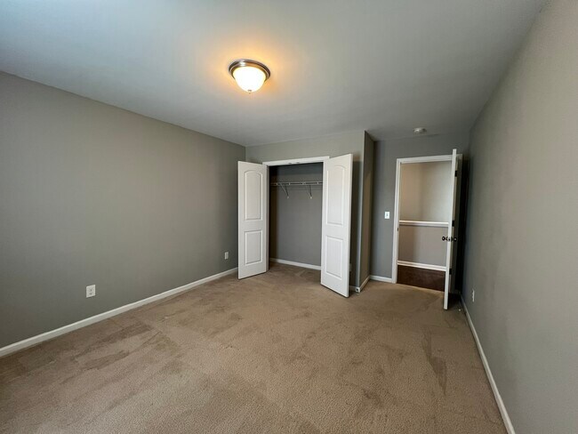 Building Photo - 2198 Laurens Dr