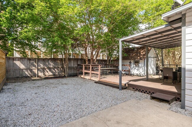 Building Photo - 5704 Darling St