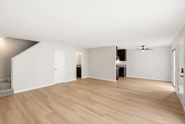 Building Photo - 6908 Camphor Ln