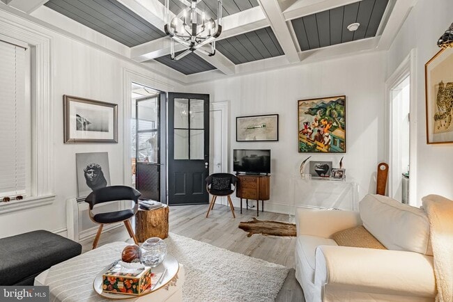 Primary Photo - 305 S Walnut St