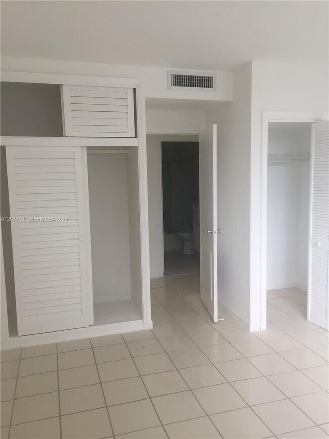 Building Photo - 1408 Brickell Bay Dr