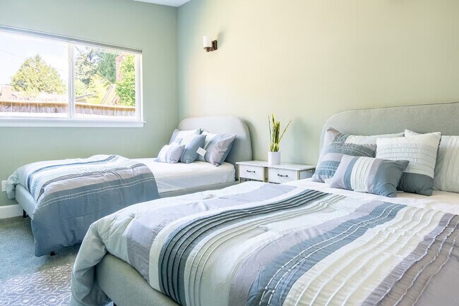 Building Photo - 5627 Illahee Road NE