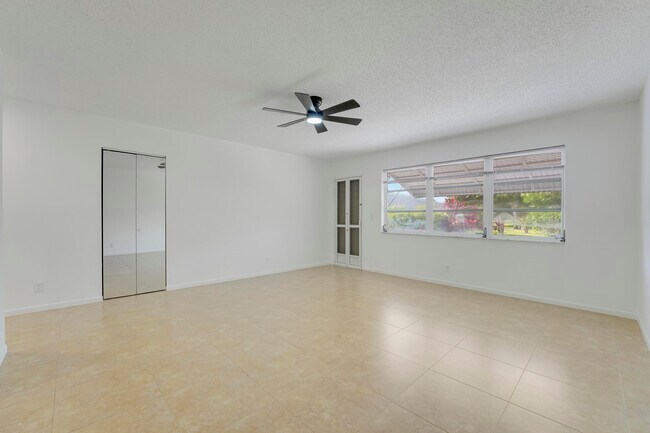 Building Photo - 1142 Cir Terrace W