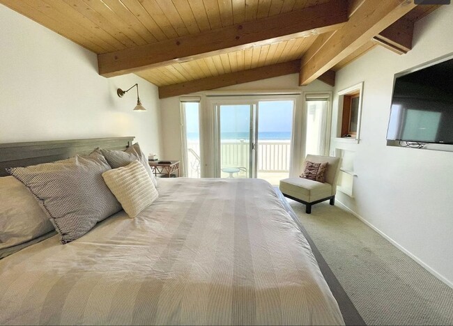 Building Photo - 4025 Ocean Dr