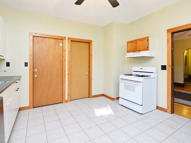 Building Photo - Spacious 2BR + Sunroom Main Floor in NE Arts District – Steps to Logan Park & Breweries