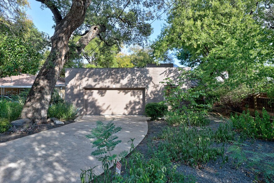 Building Photo - 609 Josephine St
