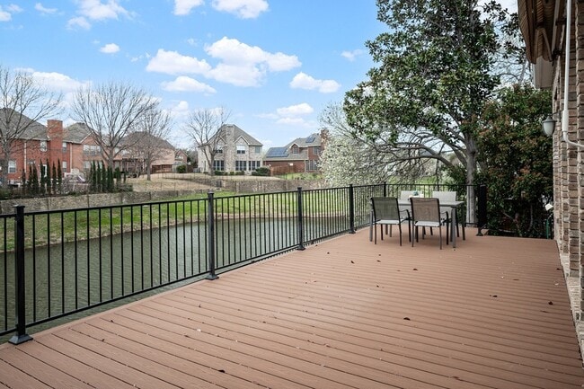 Building Photo - 7712 Lakecrest Cir