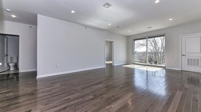 Building Photo - 536 Broadway