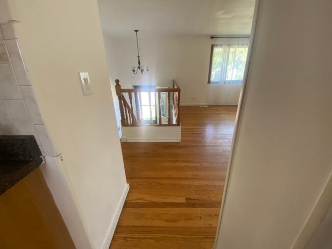Building Photo - 709 S Salem Dr