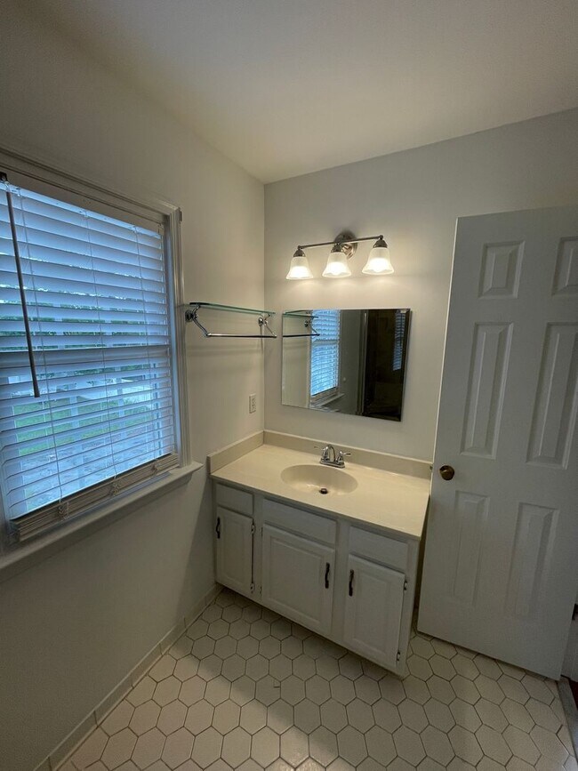 Building Photo - Gayton Green 4 Bedroom  2.5 Bath Home