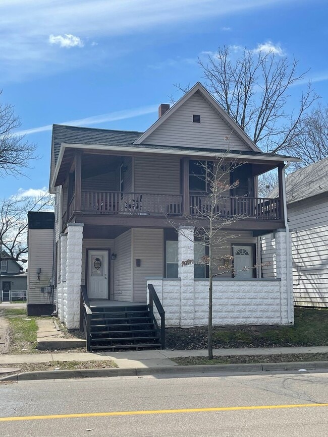 Building Photo - Market Square Apartments