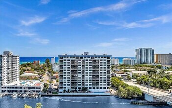 Building Photo - 1401 N Riverside Dr