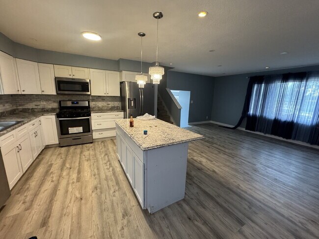 Building Photo - Spacious 4-Bed, 3-Bath Gem on Regent Ave - Your Dream Home Awaits in Brooklyn Park