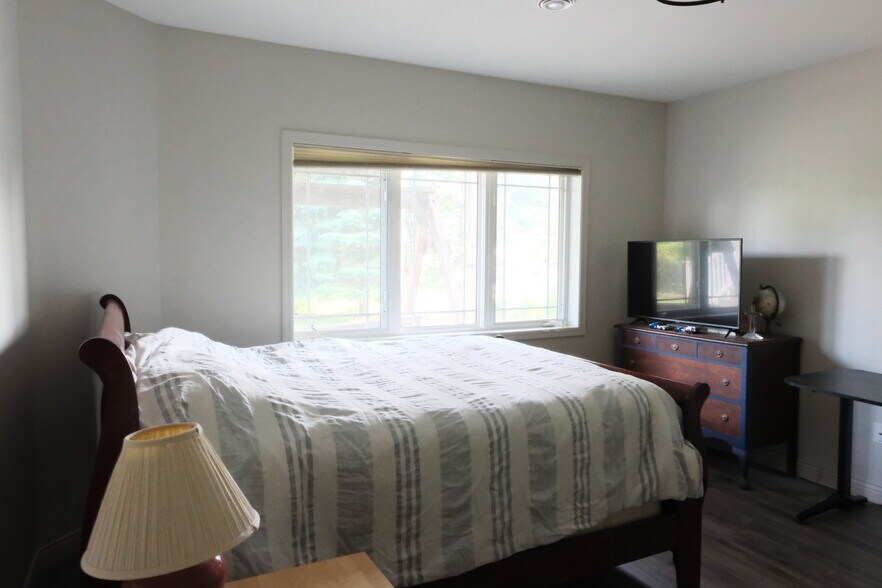 Building Photo - 1310 Hanover Ct