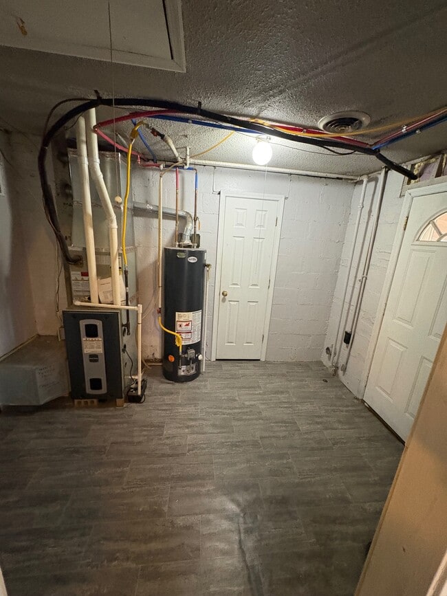 Building Photo - 1842 Shady Crest St