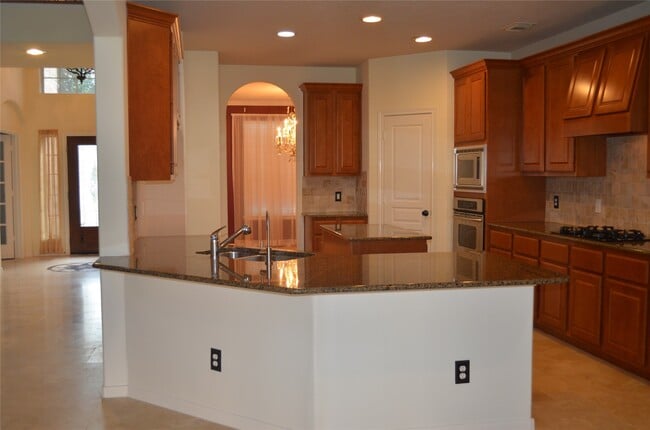 Building Photo - 2218 Longspur Ln