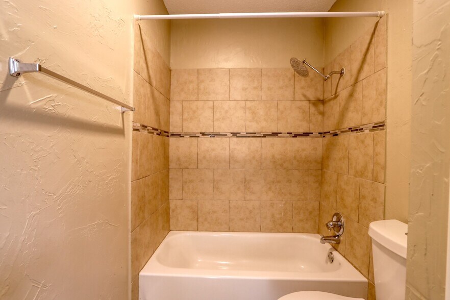 Building Photo - 707 Harbour Town Dr