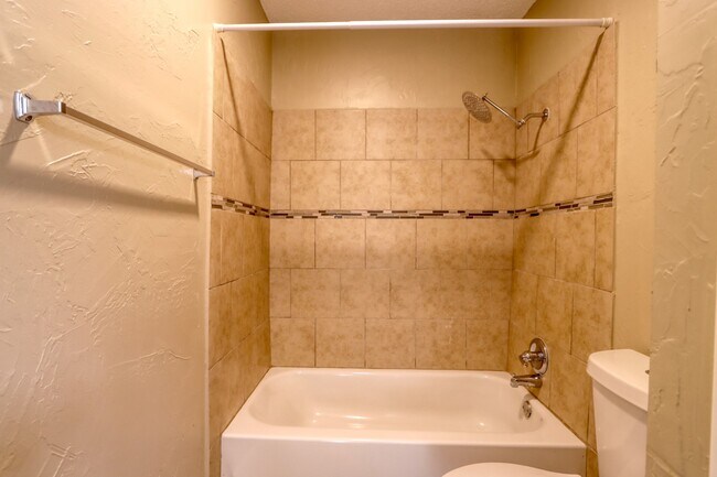 Building Photo - 707 Harbour Town Dr