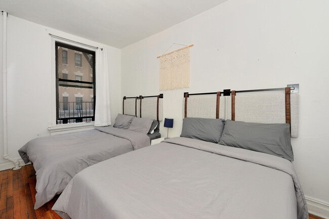 Building Photo - 414 W 46th St