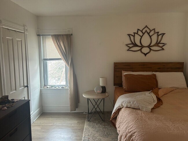 Building Photo - 1802 W 3rd St