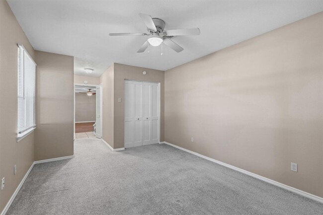 Building Photo - WELCOME TO OAK PARK ESTATES