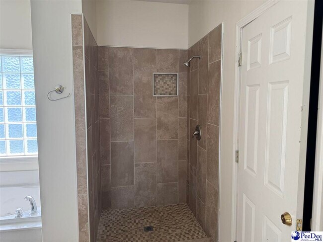 Building Photo - 3401 Saxon Dr