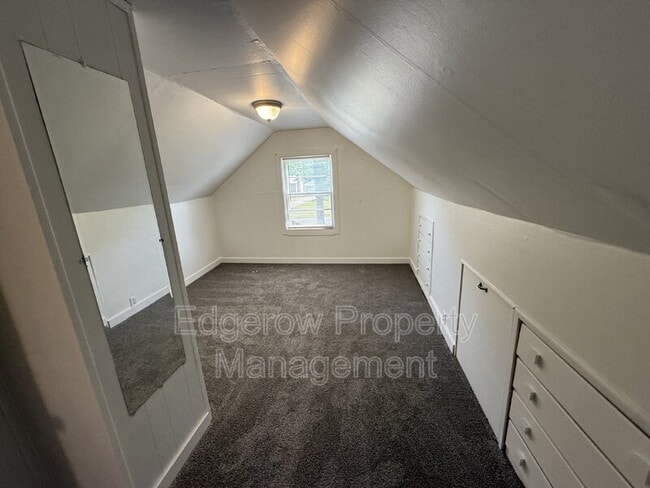 Building Photo - 359 Majestic St SE