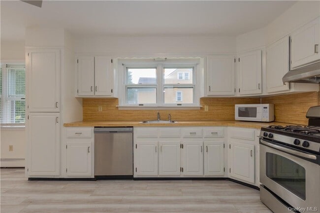 Building Photo - 30 Cassilis Ave